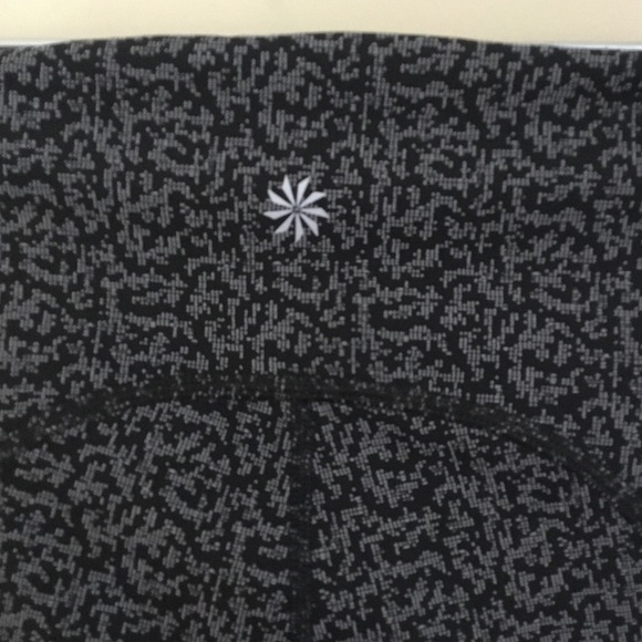 Athleta Ultimate Stash Pocket Textured Pixelated 7/8 Tight Leggings - Picture 8 of 14